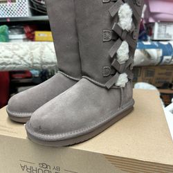 Koolaburra Boots Size 2 (new)