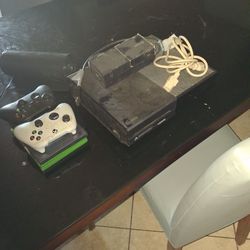 Xbox One 2 Controllers And 3 Games