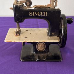 Vintage Mini Singer Sewing Machine 