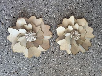 Metal hanging flower art