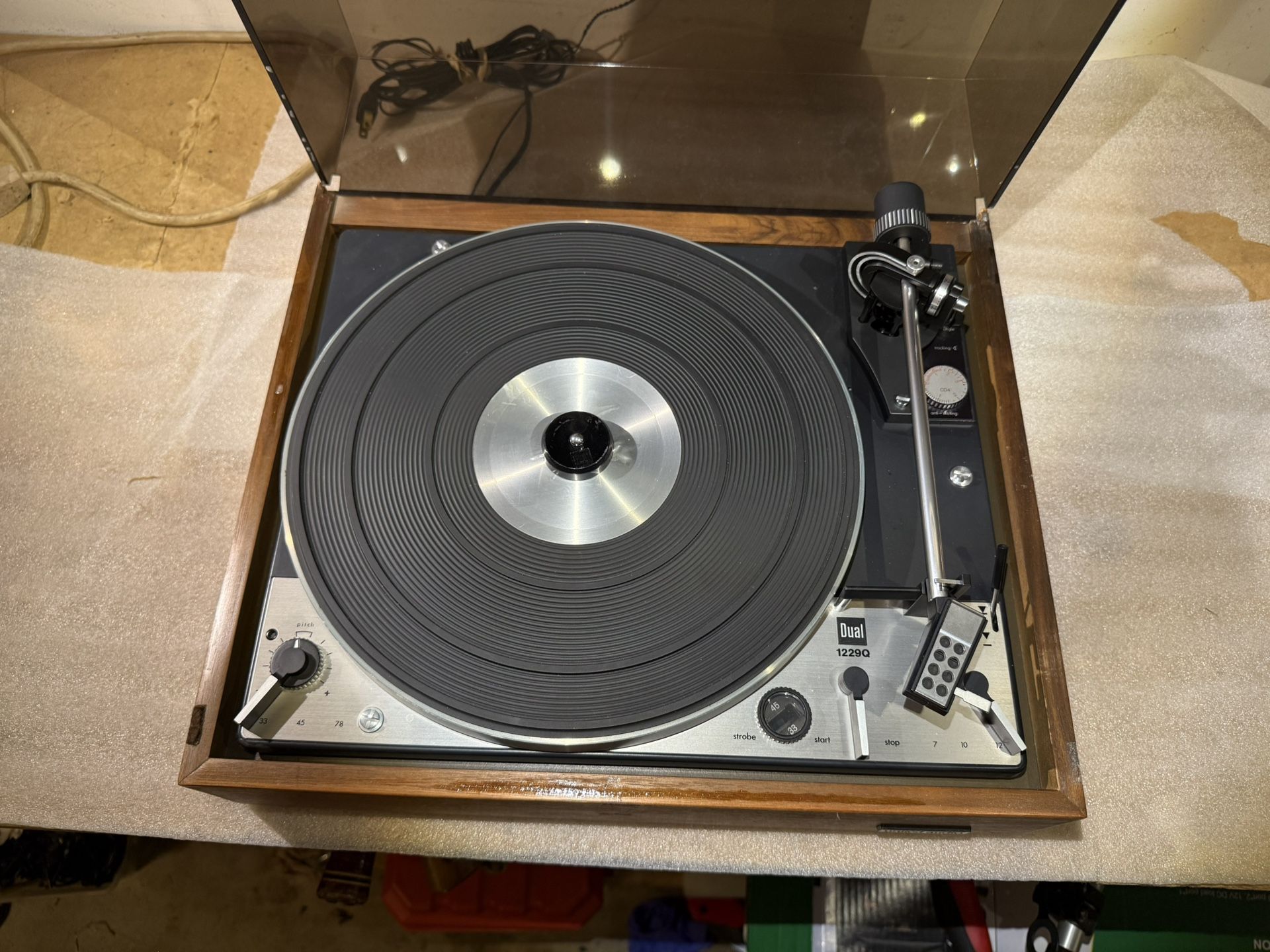Dual 1229Q 3-Speed Idler-Drive Turntable