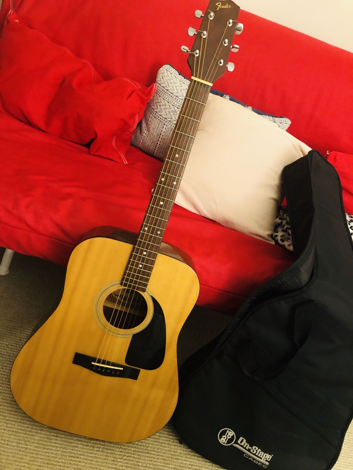 Fender acoustic guitar (bag included)