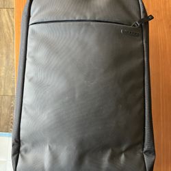 Incase Laptop Back Pack.Excellent Condition 