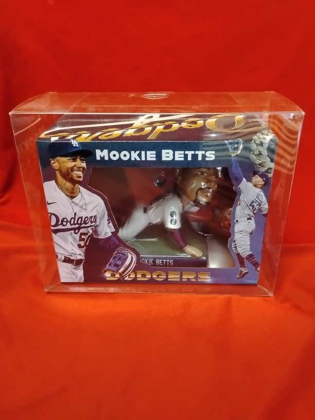 New Beautifully Cased Mookie Betts 2022 Gold Glove Awards Winner Bobblehead LA Dodgers