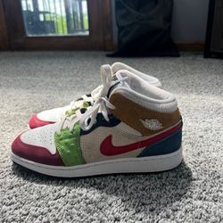 Air Jordan 1 Mid SE GS 'Messy Room’ size 7