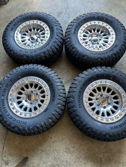 Brand new 17 inch Kmc 552 rims with brand new 285/70/17 Blackhawk R/T
