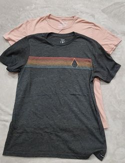 2 Volcom Mens Tees (M)