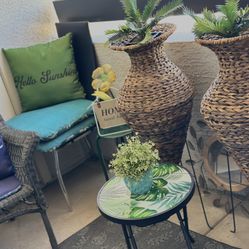 Patio Set With Vases