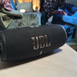 JBL charge 5 