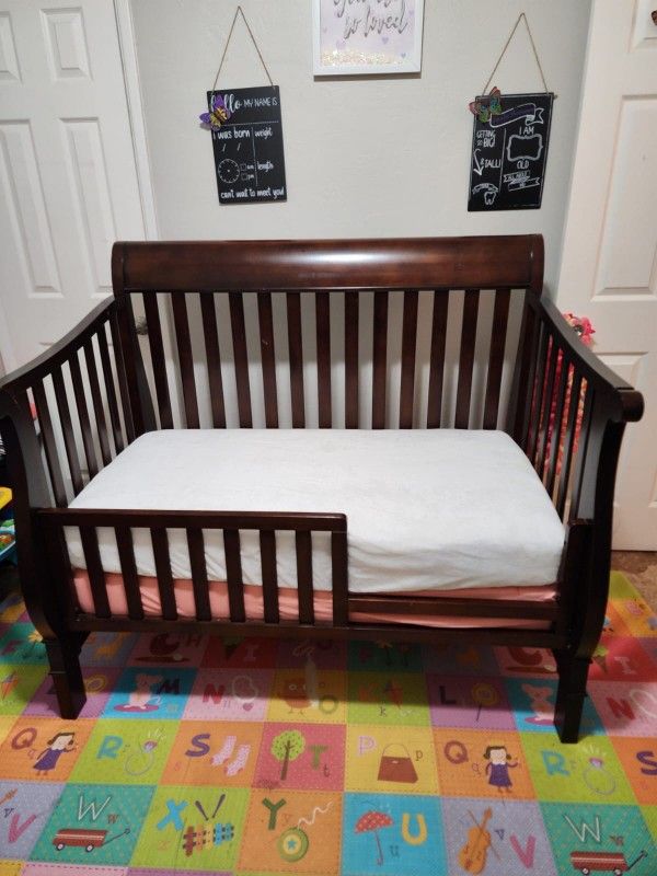 Cafe Kid "Jamison" 4 in 1 Convertible Crib