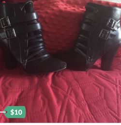 Black booties/boots