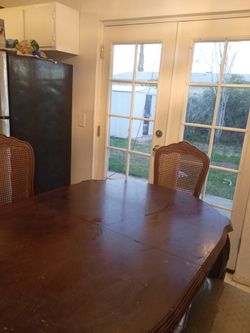 Table with 4 chairs
