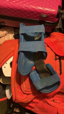 Blue lefty evo shield leg guard