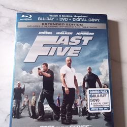 Fast Five (Two-Disc DVD/Blu-ray Combo in DVD Packaging)



