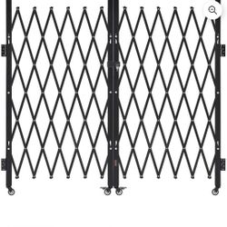 VEVOR Double Folding Security Gate, Lockable Scissor Gate with 360° Swivel Casters, Outdoor Barricade Steel Retractable Gates, for Entry Security, Gar