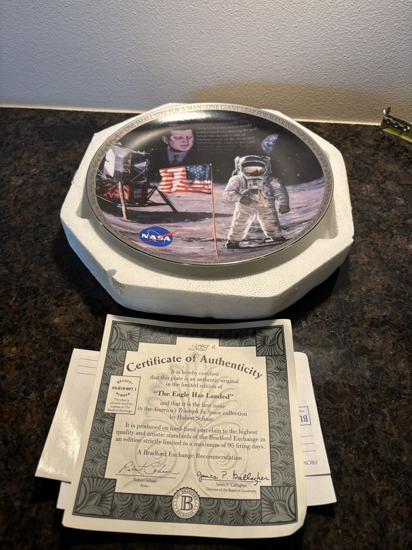 NASA The Eagle Has Landed Collector Plate 1 Americas Triumph in Space Apollo 11