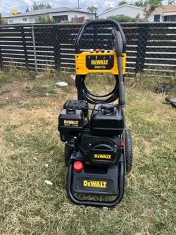 DEWALT 3400 PSI, 2.5 GPM Gas-Powered Cold Water Pressure Washer