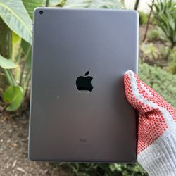 iPad 8th Gen 128gb WiFi 72% Battery Health 