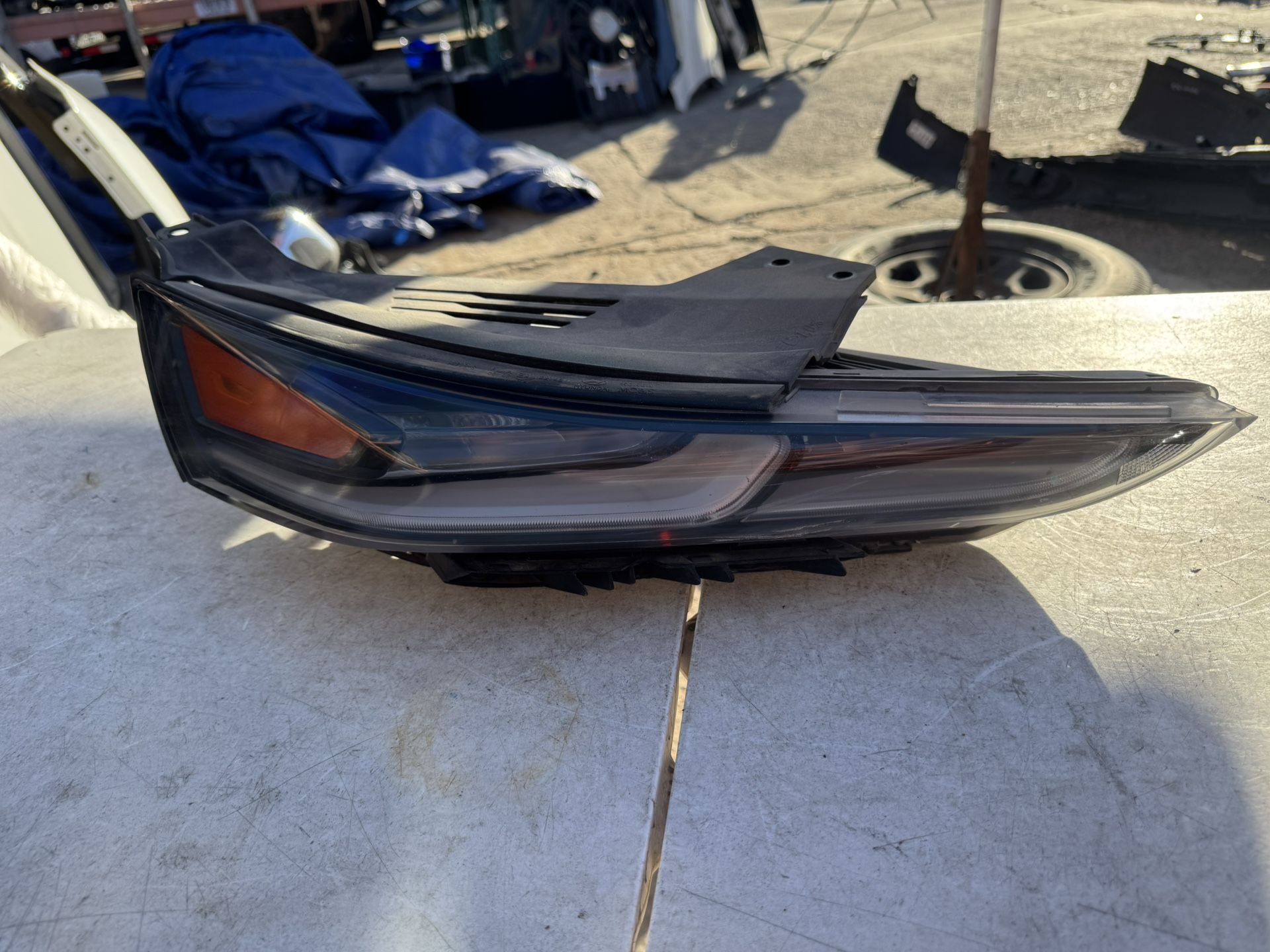 Hyundai Santa Fe Right Headlight Oem