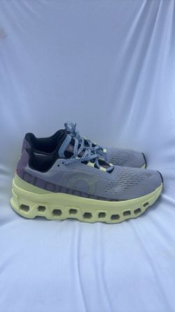 On Cloud Helion Women size 8.5