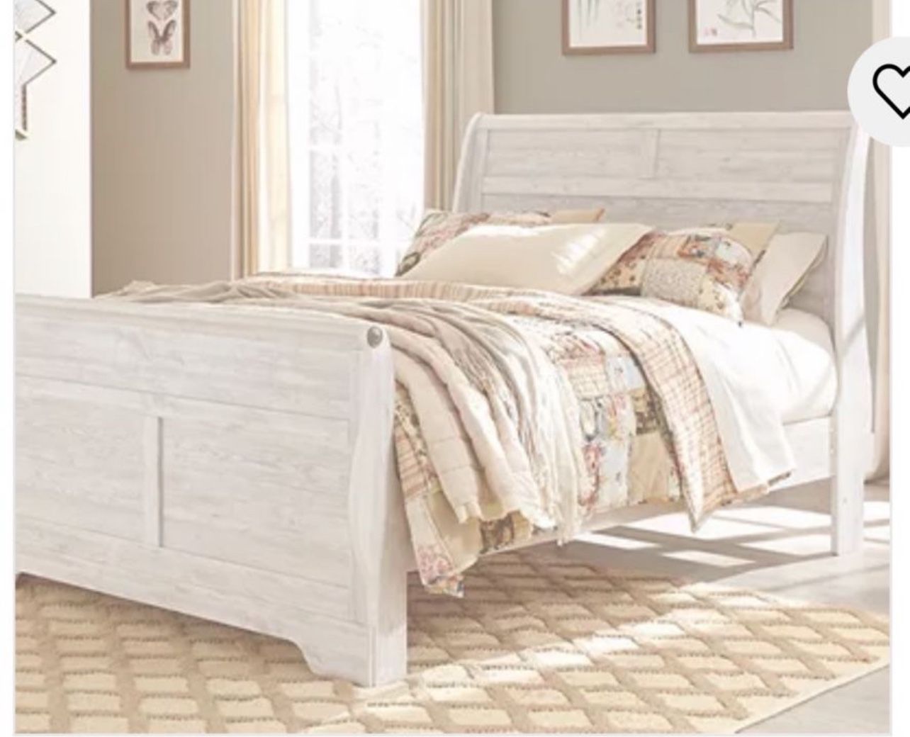 Signature Design by Ashley Willowton Queen Bed frame + Headboard 