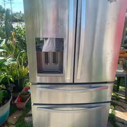 Refrigerator y freezer en perfectas condiciones