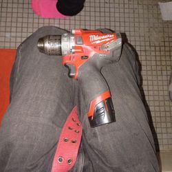 Milwaukee M12 Drill 