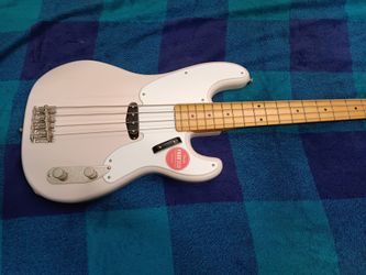 Squier bass
