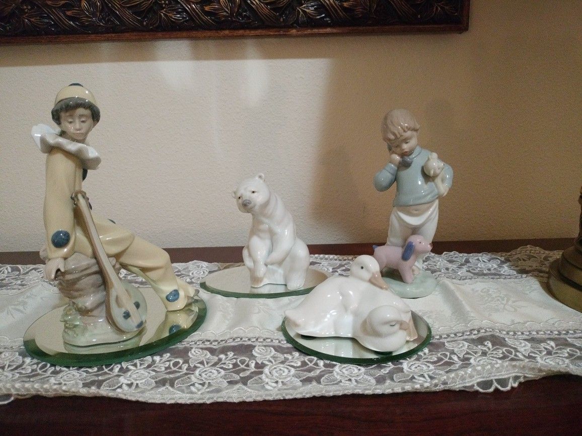 Collection Of 4 NAO Llardo Figurines