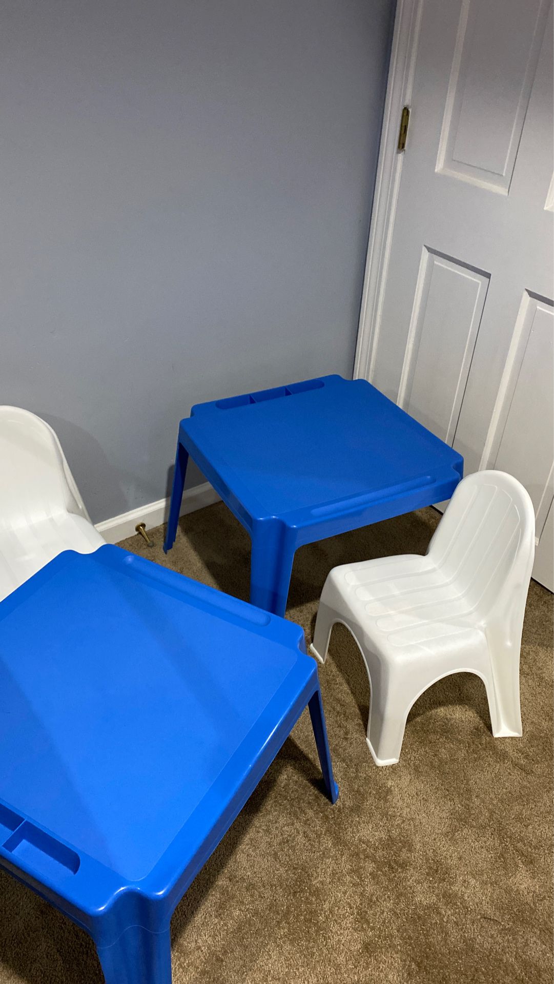 Kids plastic desk and chair