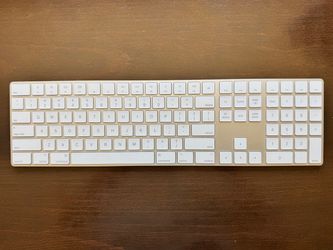 Apple Magic Keyboard with Numeric Keypad – Mint Condition