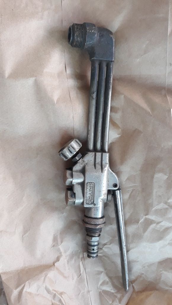 Small Smith cutting torch head....no tip