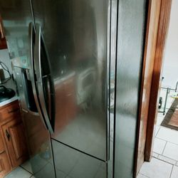 Refrigerator 