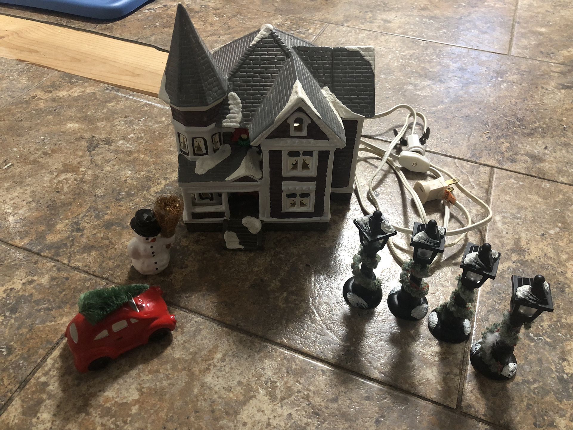1986 Snow house By Dept 56.