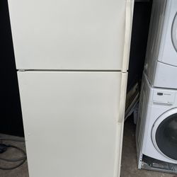 Kenmore Refrigerator 30”W 66”H Everything Works Good
