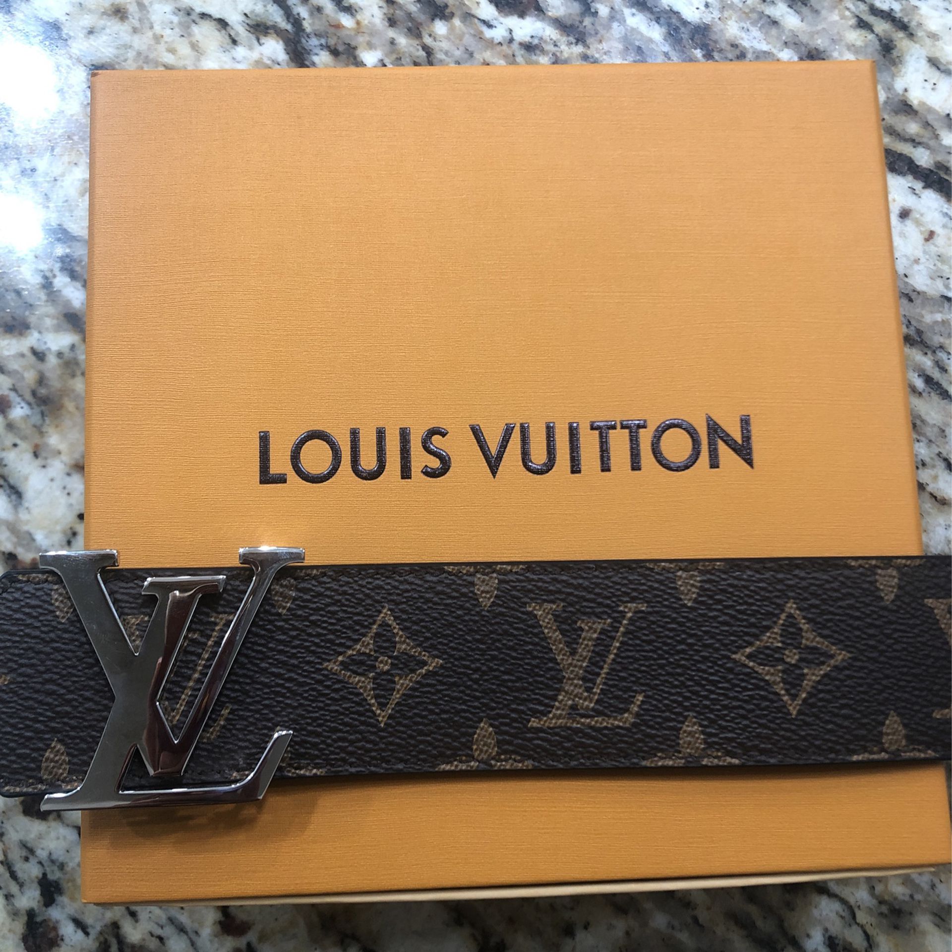 Louis Vuitoon Reversible Lv Belt for Sale in San Antonio, TX - OfferUp