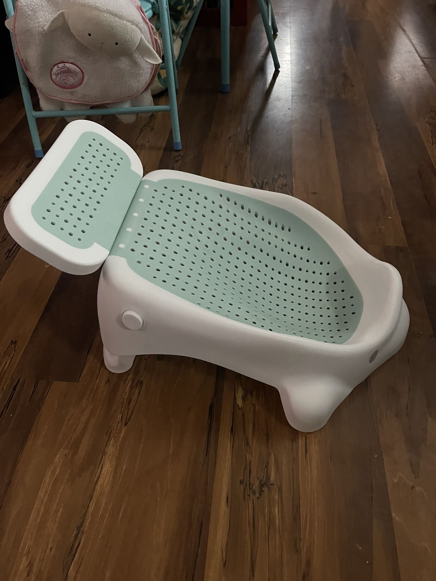 Baby Bather. Baby infant bath. Cash only Everett/Pinehurst pick up area.