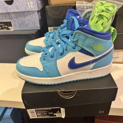 Air Jordan 1 Mid DK Powder blue/Racer Blue 
