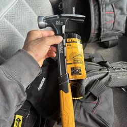 Dewalt 22oz Hammer 
