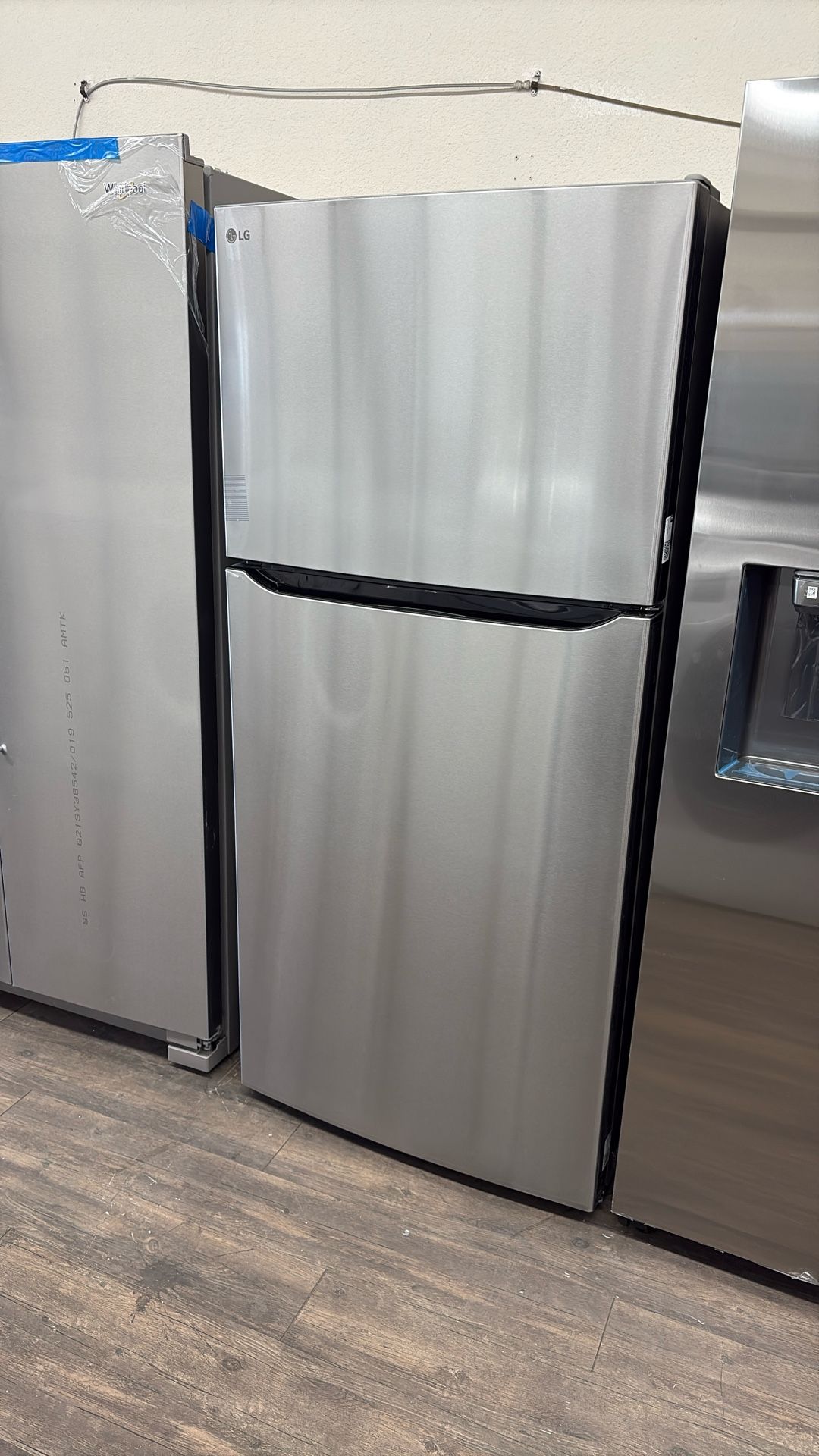 New L G 18 Cubic Feet Apartment Side