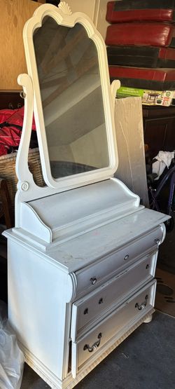 Antique Dresser. 2pc 