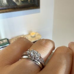 14K White Gold Natural Diamonds Ring 