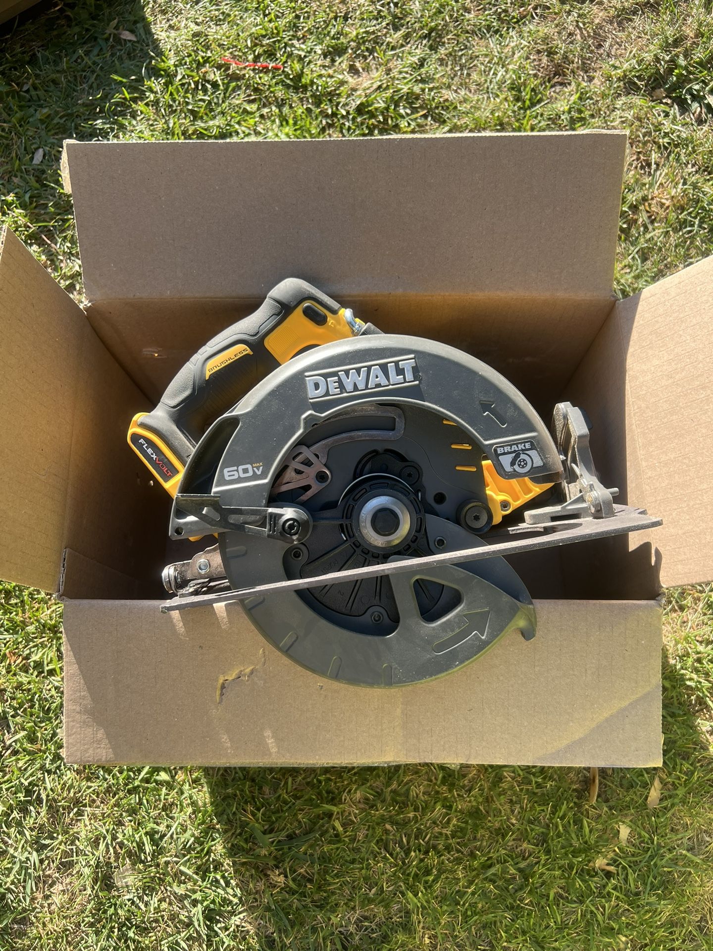 FLEXVOLT 60V MAX Cordless Brushless 7-1/4 in. Circular Saw with Brake (Tool Only)