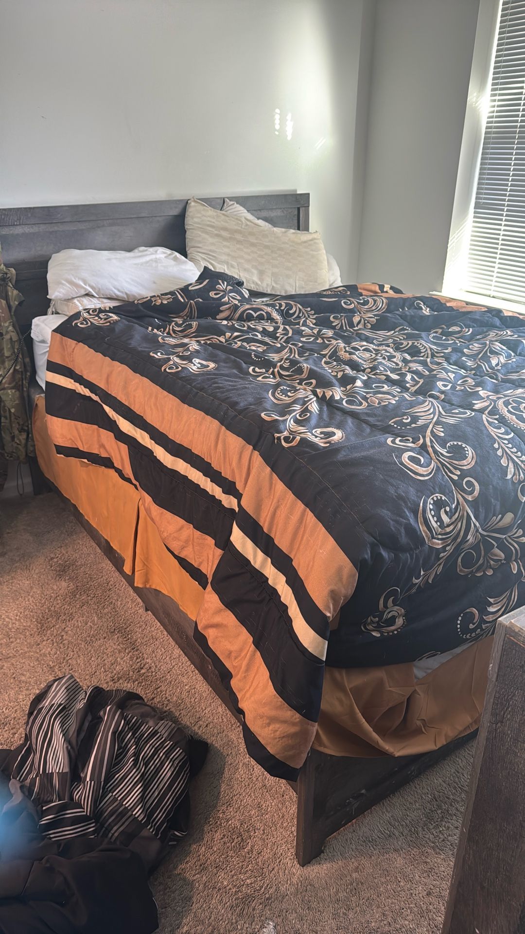 Queen Bed / Mattress