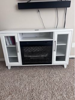 White Electric Fireplace TV Stand Console w/ Remote – Excellent Condition