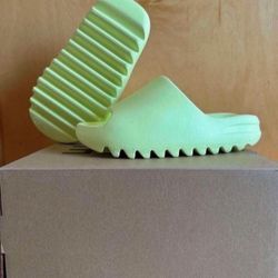 Adidas Yeezy Slide Glow Green HQ6447 Men's Size 4 Brand New 