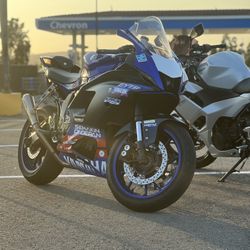 2022 Yamaha R7 