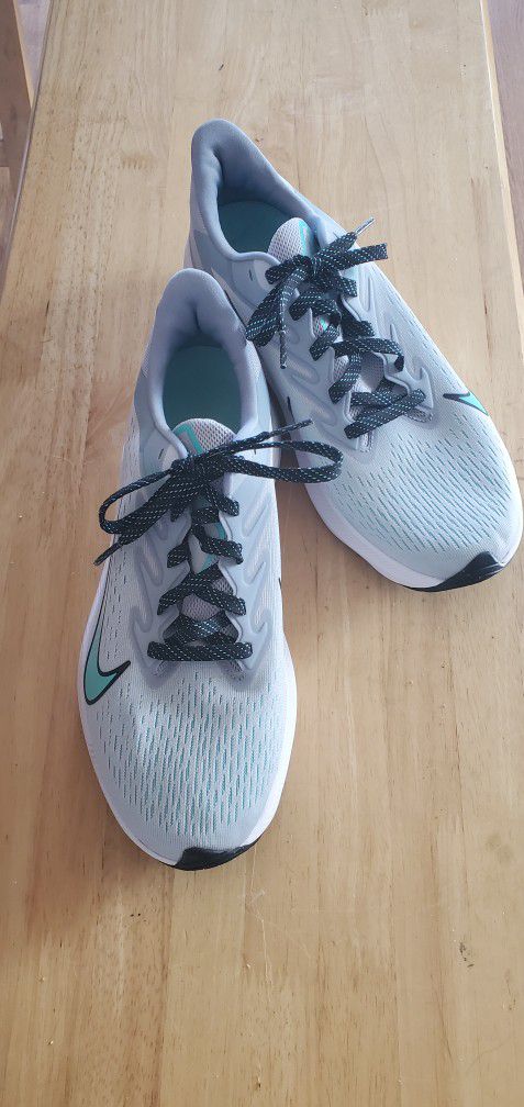 Women's Nike Air Zoom Athletic Shoes