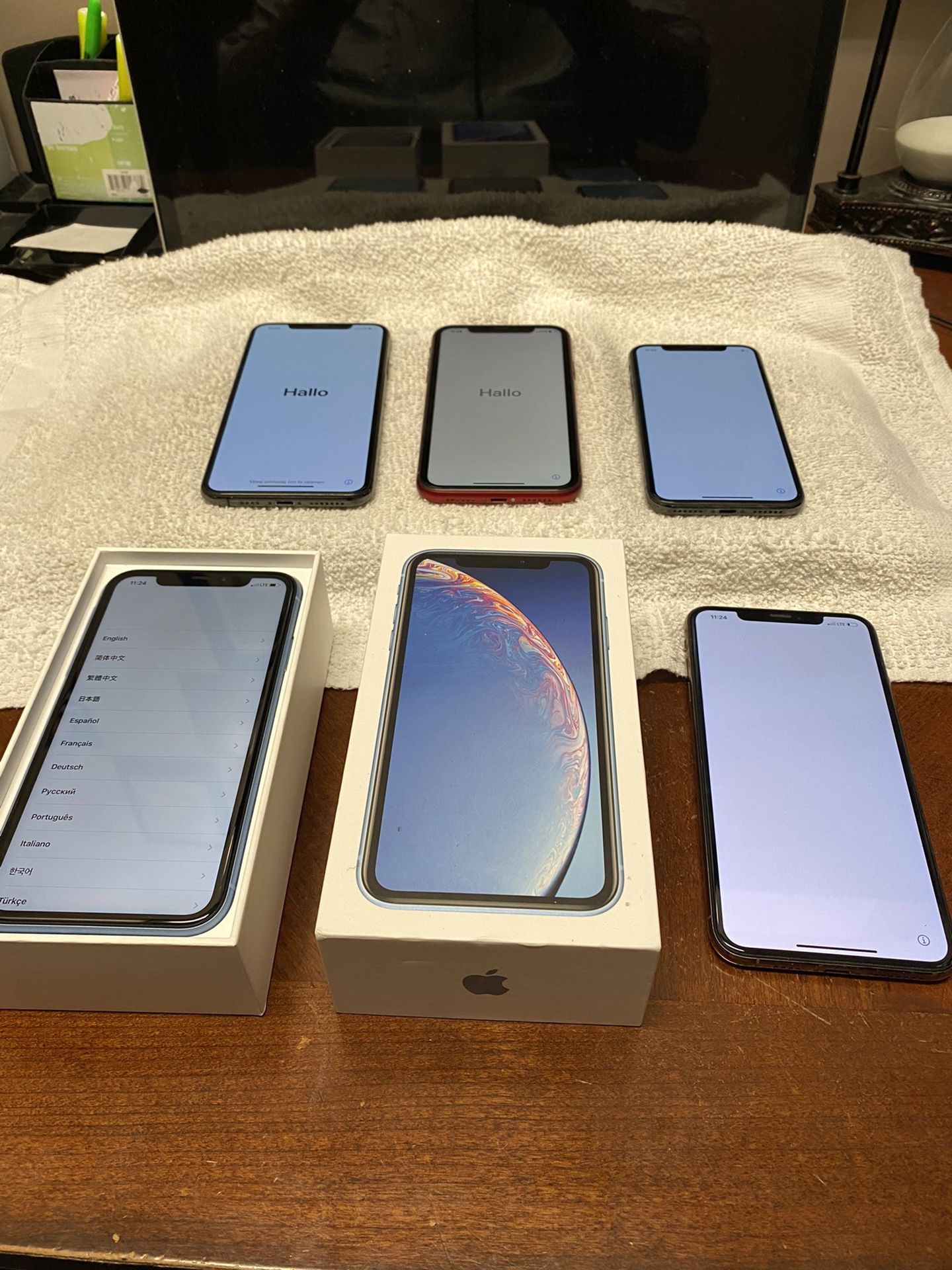 5 iPhones