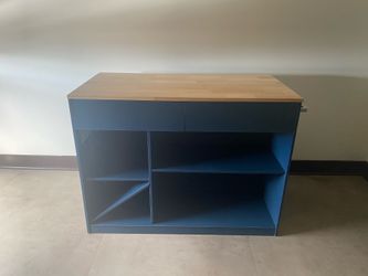 Beautiful Modern Kitchen Island – Solid Wood Top, Seating & Wine Storage – Excellent Condition